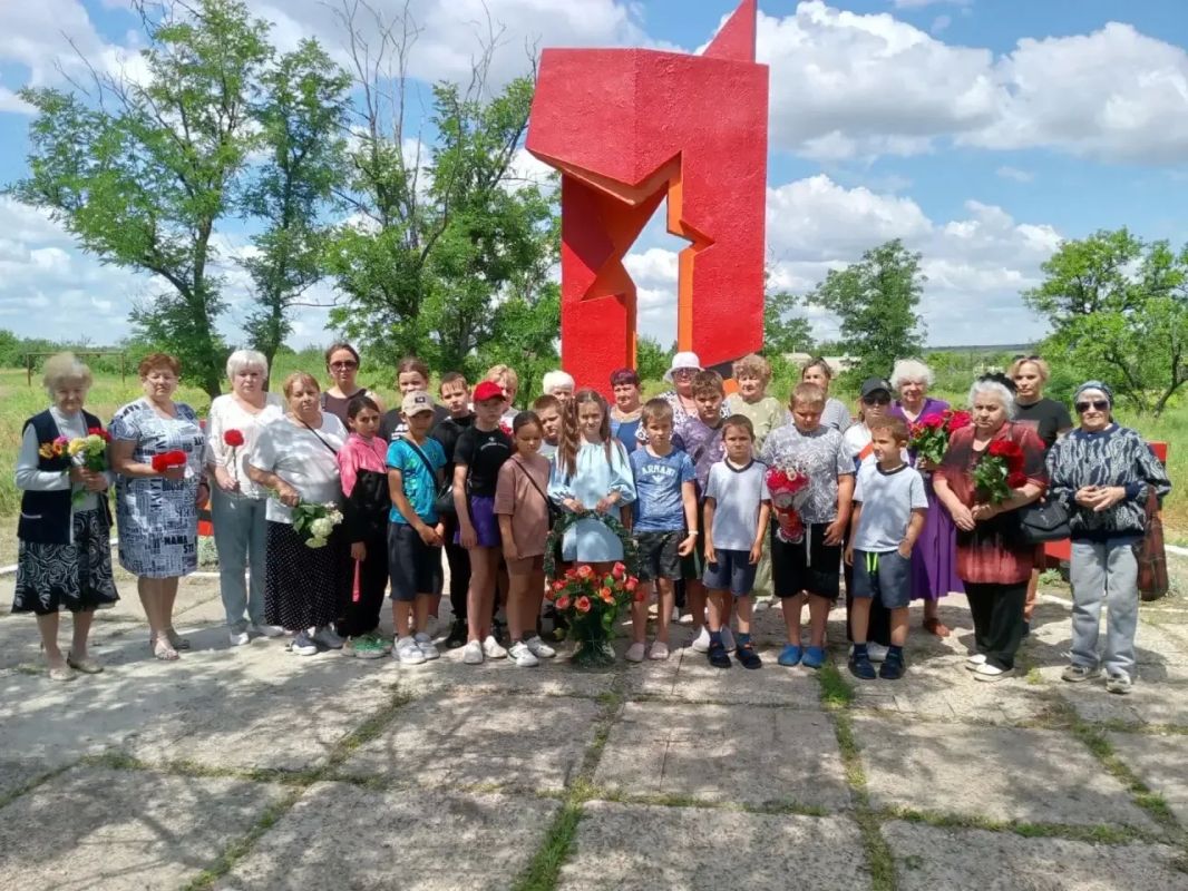 В День памяти и скорби, мы, как и вся Россия, присоединились к Всероссийской акции «Минута молчания» В День памяти и скорби, мы, как и вся Россия, присоединились к Всероссийской акции «Минута молчания»