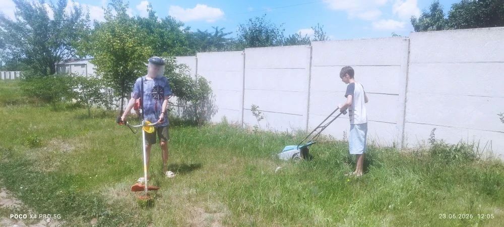 Горожане, объединившиеся в ТОС, активно участвуют в покосе травы Горожане, объединившиеся в ТОС, активно участвуют в покосе травы