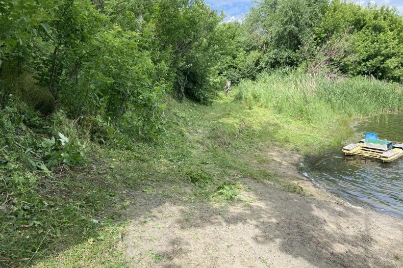 В рамках Всероссийской акции «Вода России» в Червонопартизанске привели в порядок берег городского пруда В рамках Всероссийской акции «Вода России» в Червонопартизанске привели в порядок берег городского пруда