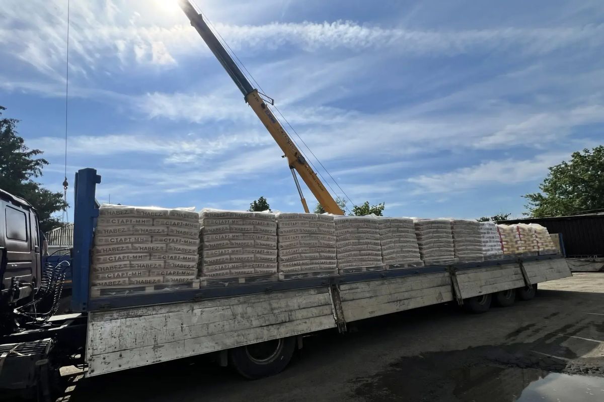 В Свердловск поступила крупная партия стройматериалов из Красноярского края В Свердловск поступила крупная партия стройматериалов из Красноярского края