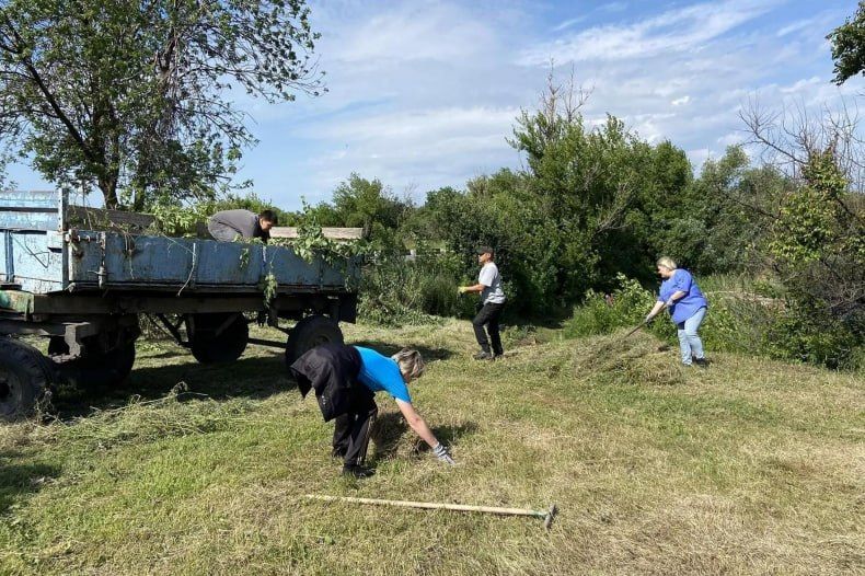В рамках Всероссийской акции «Вода России» в Червонопартизанске привели в порядок берег городского пруда В рамках Всероссийской акции «Вода России» в Червонопартизанске привели в порядок берег городского пруда
