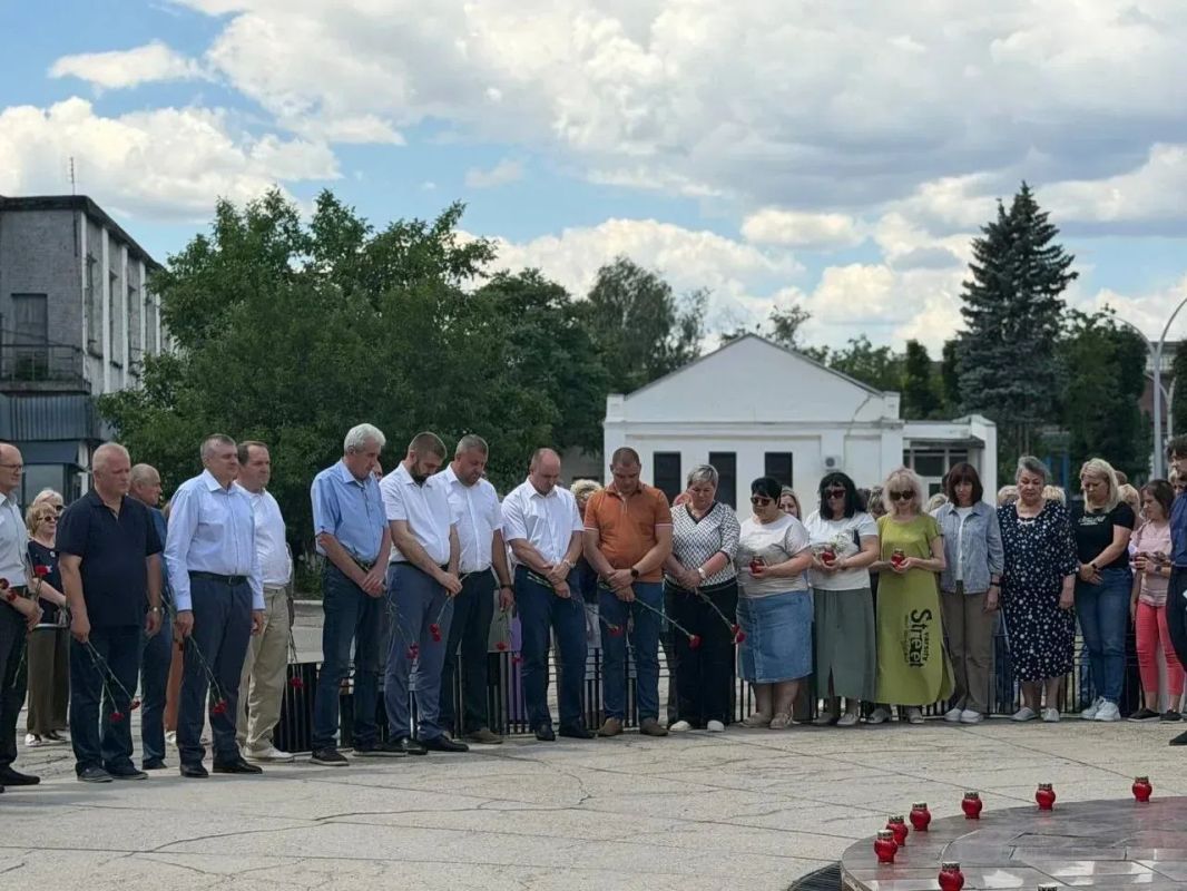 Константин Бутримов: Тишина, в которой бьются сердца: 22 июня у заводского Вечного огня Константин Бутримов: Тишина, в которой бьются сердца: 22 июня у заводского Вечного огня