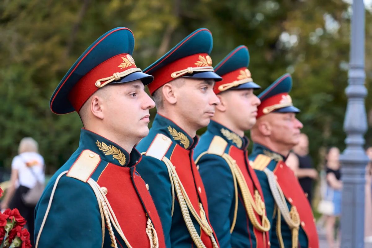 Клятва молодогвардейцев. Тысячи огней Клятва молодогвардейцев. Тысячи огней