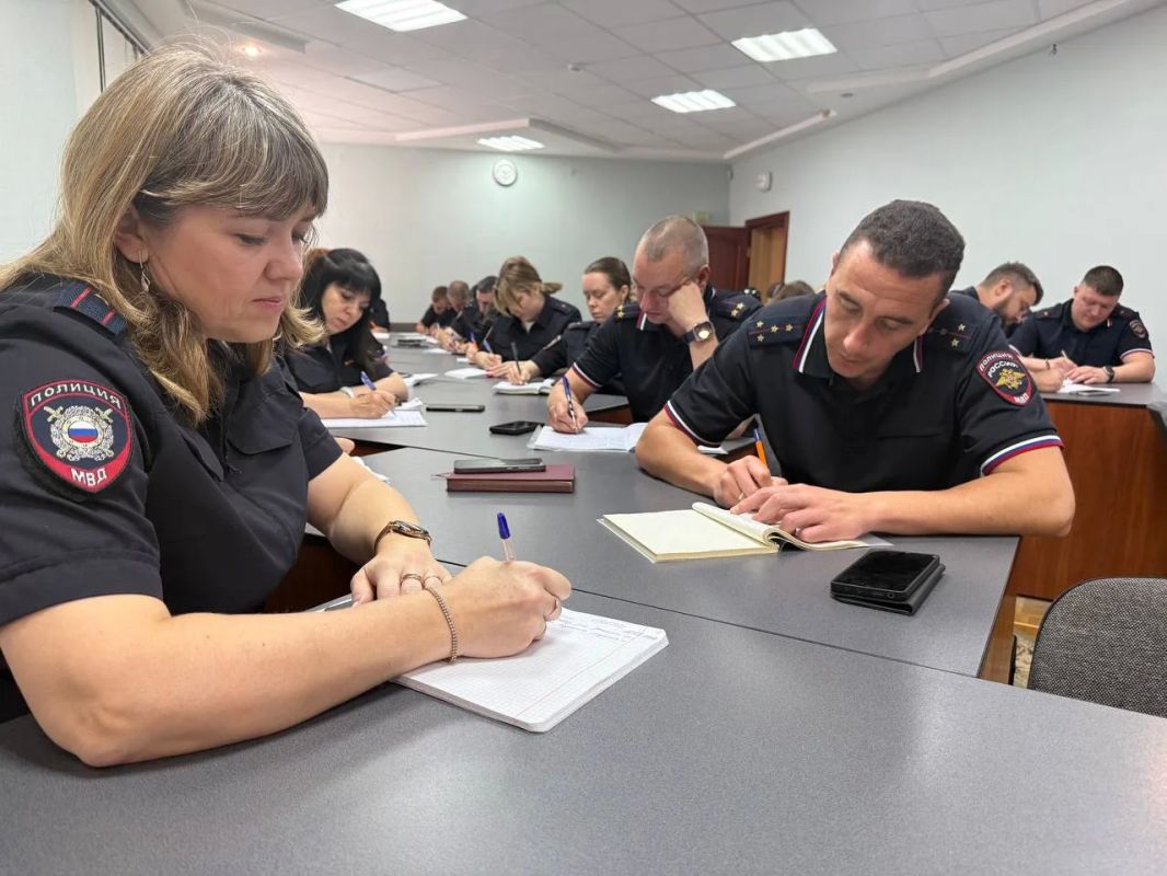 Сотрудники Управления по работе с личным составом провели единый день государственно-правового информирования