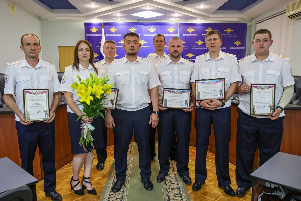 Отличившихся кинологов отметили наградами по случаю профессионального праздника – Дня кинологических подразделений МВД России
