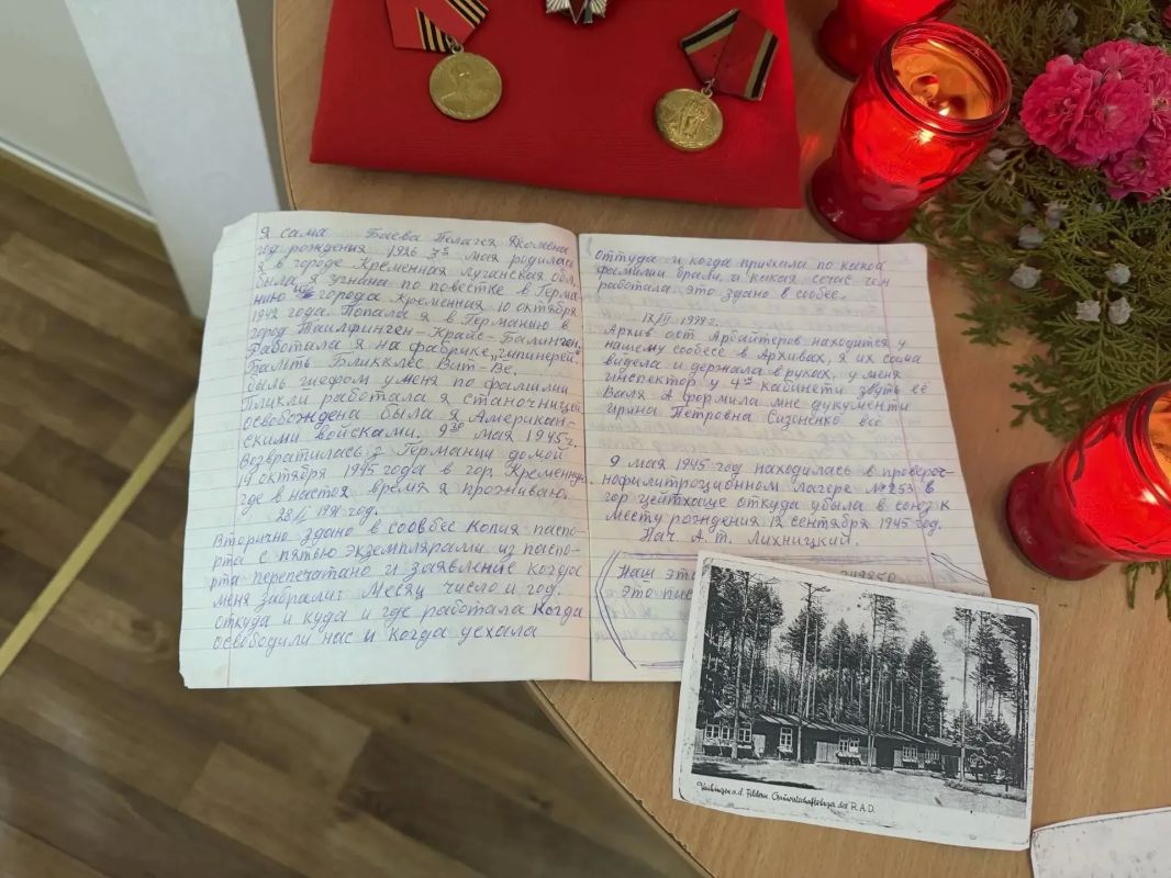 Ко Дню памяти и скорби в Кременском комплексном центре социального обслуживания населения был оформлен "Уголок памяти" Ко Дню памяти и скорби в Кременском комплексном центре социального обслуживания населения был оформлен "Уголок памяти"