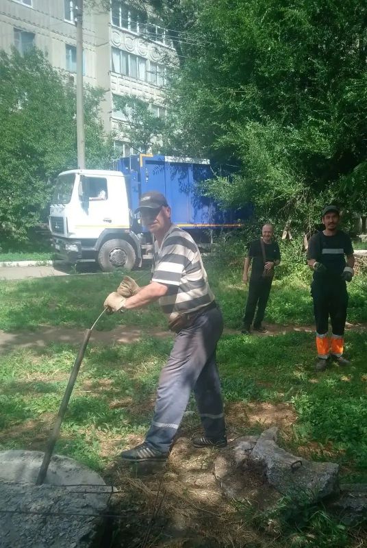 В Красном Луче ежедневно устраняют аварии на сетях водоснабжения В Красном Луче ежедневно устраняют аварии на сетях водоснабжения