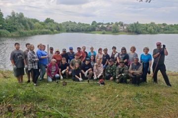В рамках Всероссийской акции «Вода России» в Червонопартизанске привели в порядок берег городского пруда