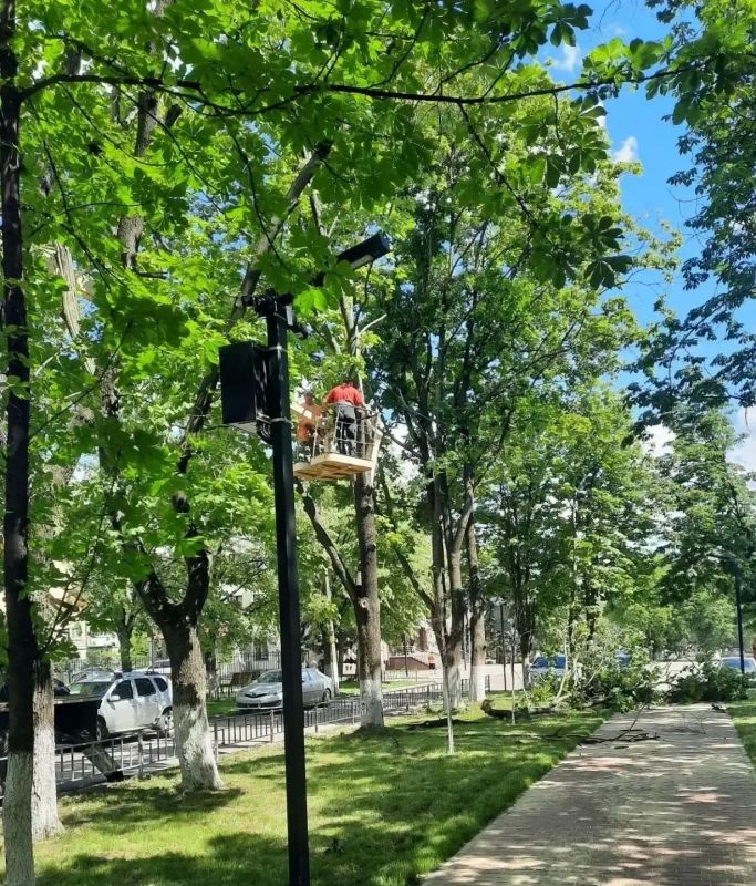 Продолжаем ликвидировать последствия ухудшения погодных условий Продолжаем ликвидировать последствия ухудшения погодных условий