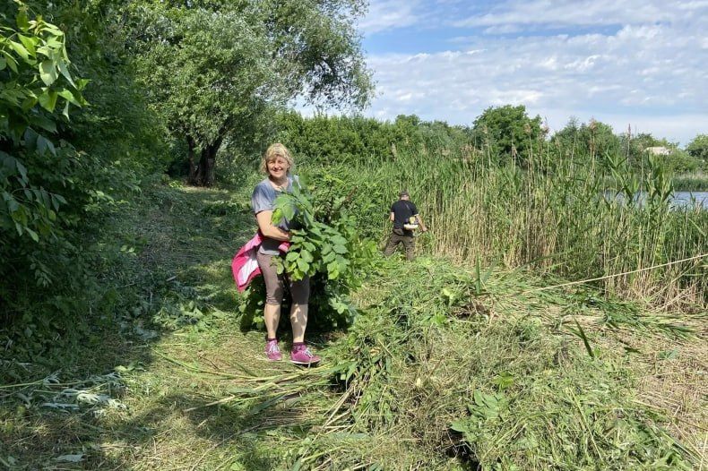 В рамках Всероссийской акции «Вода России» в Червонопартизанске привели в порядок берег городского пруда В рамках Всероссийской акции «Вода России» в Червонопартизанске привели в порядок берег городского пруда