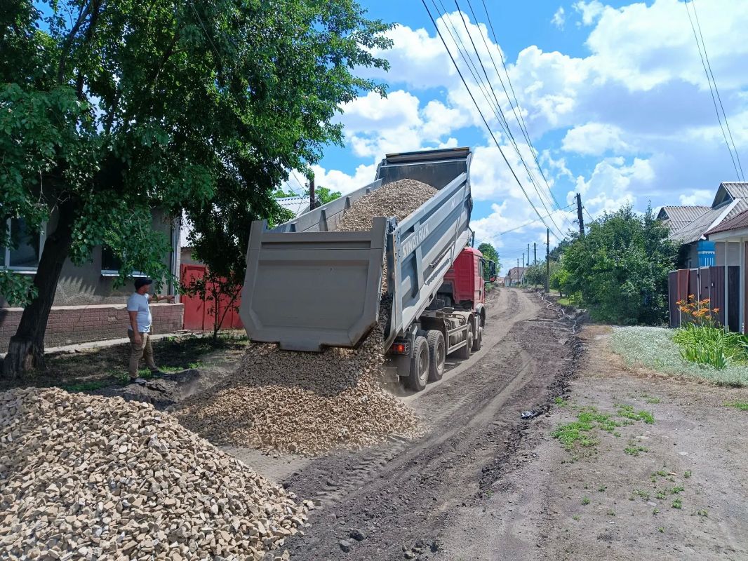 В городе продолжается обновление дорожной инфраструктуры Подрядной организацией «Дорснаб» ведется текущий ремонт дорог по улицам Краснознаменная, Горького и Капанелли. Работы идут по современным стандартам, и каждая стадия... В городе продолжается обновление дорожной инфраструктуры Подрядной организацией «Дорснаб» ведется текущий ремонт дорог по улицам Краснознаменная, Горького и Капанелли. Работы идут по современным стандартам, и каждая стадия...