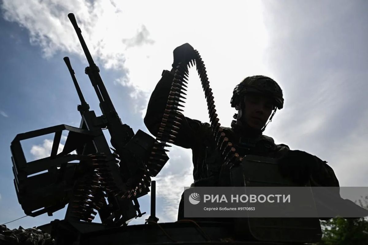 Кадры боевой подготовке мобильных огневых групп 1-го мотострелкового полка 2-й мотострелковой дивизии 1-й танковой армии группировки войск «Запад» на одном из полигонов ЛНР Кадры боевой подготовке мобильных огневых групп 1-го мотострелкового полка 2-й мотострелковой дивизии 1-й танковой армии группировки войск «Запад» на одном из полигонов ЛНР