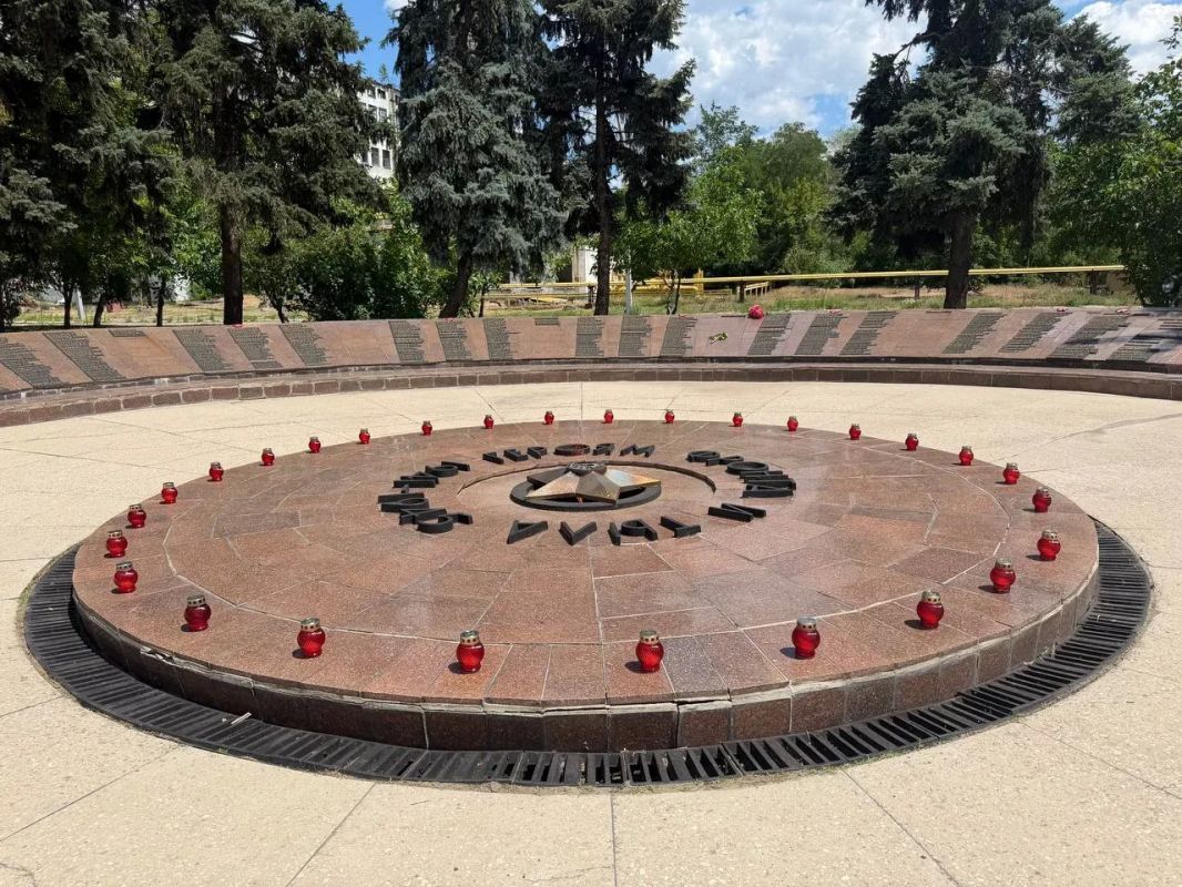 Константин Бутримов: Тишина, в которой бьются сердца: 22 июня у заводского Вечного огня Константин Бутримов: Тишина, в которой бьются сердца: 22 июня у заводского Вечного огня
