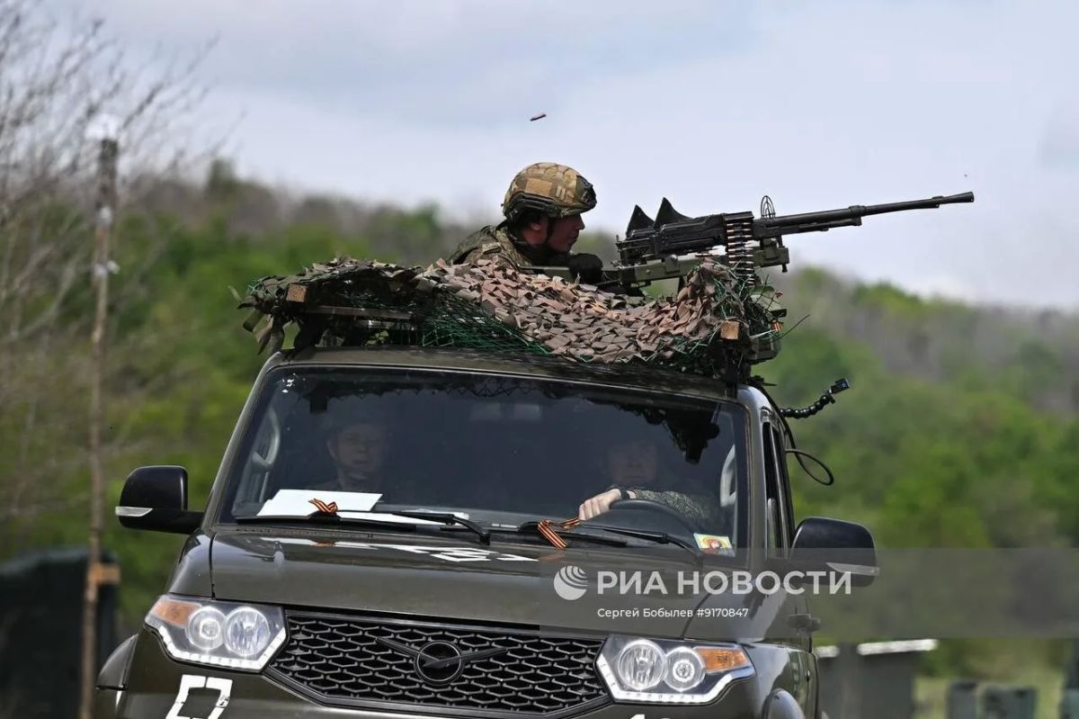 Кадры боевой подготовке мобильных огневых групп 1-го мотострелкового полка 2-й мотострелковой дивизии 1-й танковой армии группировки войск «Запад» на одном из полигонов ЛНР Кадры боевой подготовке мобильных огневых групп 1-го мотострелкового полка 2-й мотострелковой дивизии 1-й танковой армии группировки войск «Запад» на одном из полигонов ЛНР