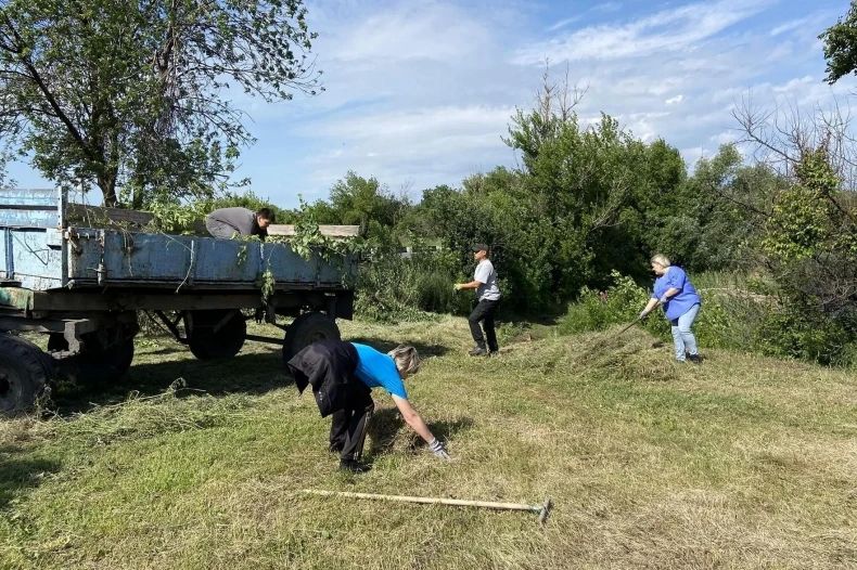 В рамках Всероссийской акции «Вода России» в Червонопартизанске привели в порядок берег городского пруда В рамках Всероссийской акции «Вода России» в Червонопартизанске привели в порядок берег городского пруда
