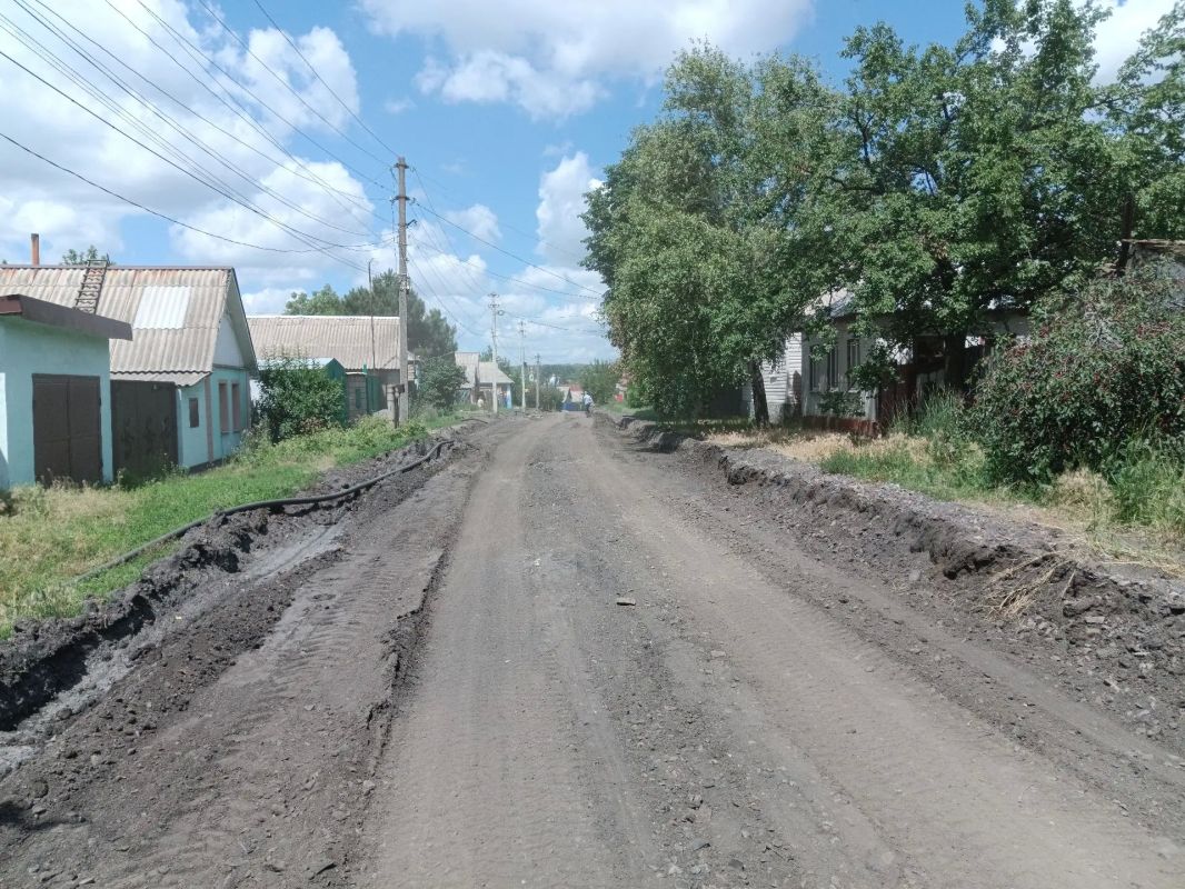 В городе продолжается обновление дорожной инфраструктуры Подрядной организацией «Дорснаб» ведется текущий ремонт дорог по улицам Краснознаменная, Горького и Капанелли. Работы идут по современным стандартам, и каждая стадия... В городе продолжается обновление дорожной инфраструктуры Подрядной организацией «Дорснаб» ведется текущий ремонт дорог по улицам Краснознаменная, Горького и Капанелли. Работы идут по современным стандартам, и каждая стадия...