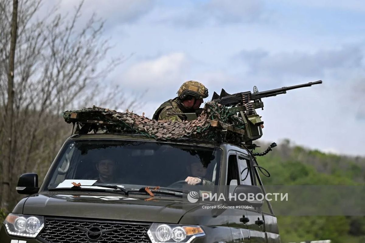 Кадры боевой подготовке мобильных огневых групп 1-го мотострелкового полка 2-й мотострелковой дивизии 1-й танковой армии группировки войск «Запад» на одном из полигонов ЛНР Кадры боевой подготовке мобильных огневых групп 1-го мотострелкового полка 2-й мотострелковой дивизии 1-й танковой армии группировки войск «Запад» на одном из полигонов ЛНР