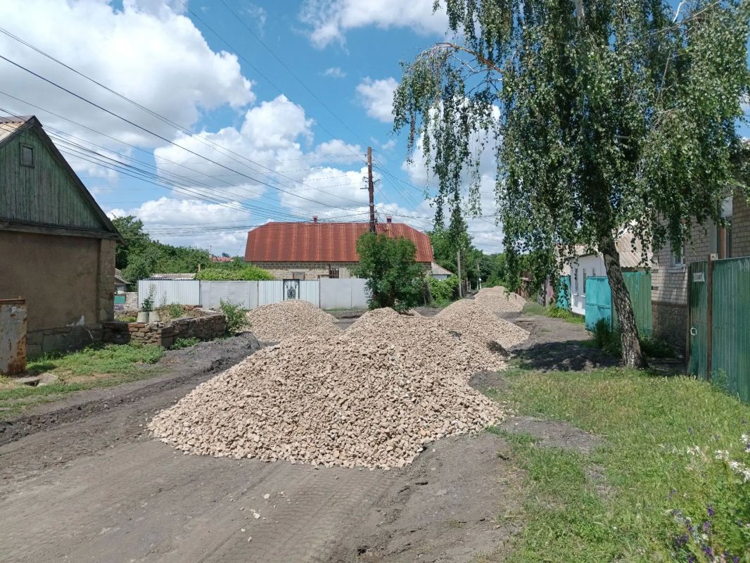 В городе продолжается обновление дорожной инфраструктуры Подрядной организацией «Дорснаб» ведется текущий ремонт дорог по улицам Краснознаменная, Горького и Капанелли. Работы идут по современным стандартам, и каждая стадия... В городе продолжается обновление дорожной инфраструктуры Подрядной организацией «Дорснаб» ведется текущий ремонт дорог по улицам Краснознаменная, Горького и Капанелли. Работы идут по современным стандартам, и каждая стадия...