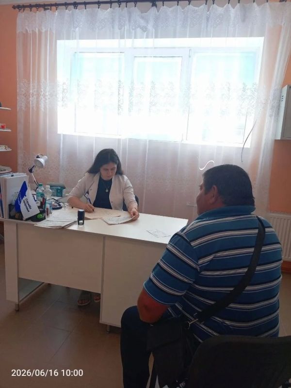 Специалисты Меловской ЦРМБ осмотрели жителей села Стрельцовка Специалисты Меловской ЦРМБ осмотрели жителей села Стрельцовка