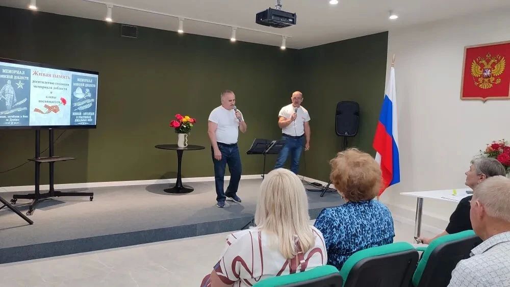 В Перевальской модельной библиотеке «Библиопортал» прошло патриотическое мероприятие «Живая память», посвящённое 10-летию Аллее Доблести и Славы В Перевальской модельной библиотеке «Библиопортал» прошло патриотическое мероприятие «Живая память», посвящённое 10-летию Аллее Доблести и Славы