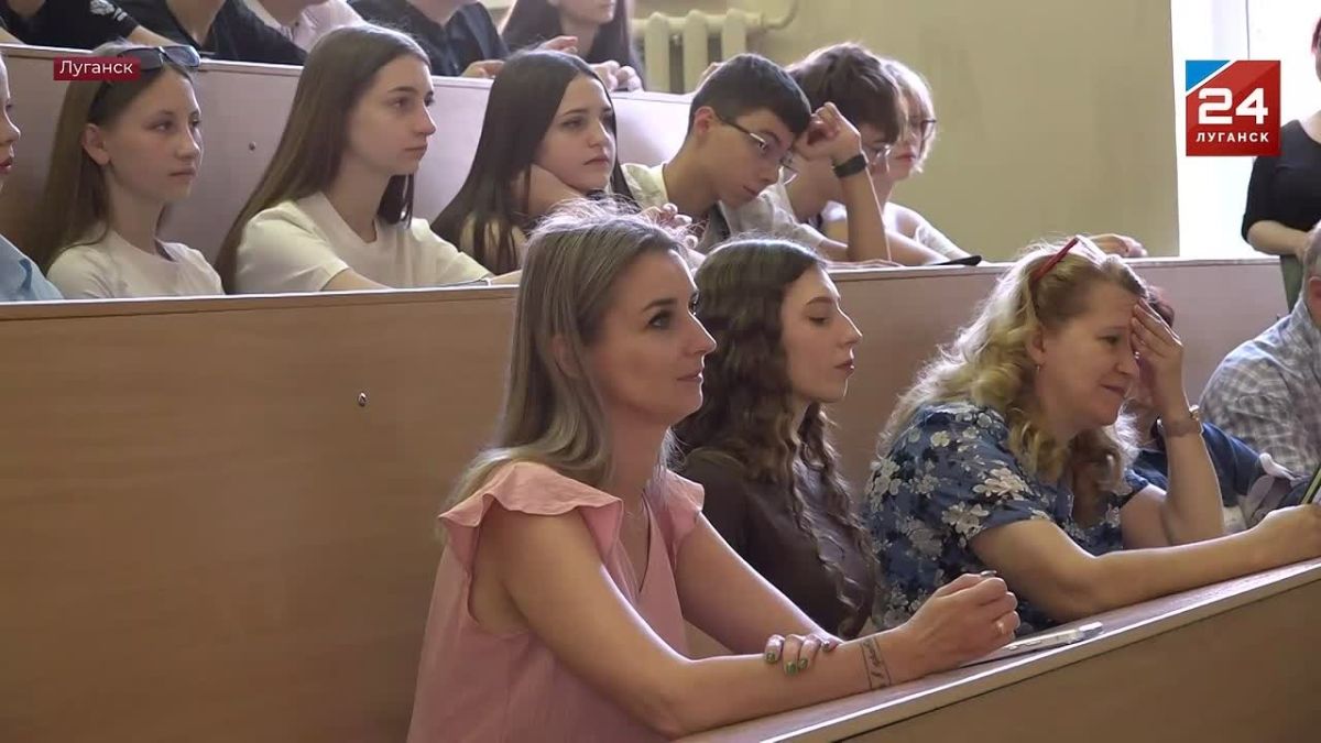 Знакомство с профессией: школьники Республики приняли участие в летней медиашколе на базе ЛГПУ