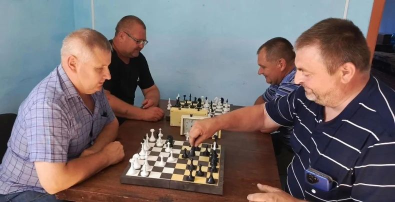 Турнир по шахматам среди старшего поколения провели в селе Дарьино-Ермаковка Турнир по шахматам среди старшего поколения провели в селе Дарьино-Ермаковка