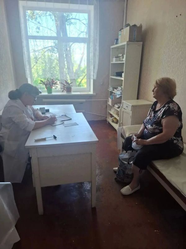 Сегодня в г. Петровское проведен прием выездной бригадой медицинских работников г. Красный Луч Сегодня в г. Петровское проведен прием выездной бригадой медицинских работников г. Красный Луч