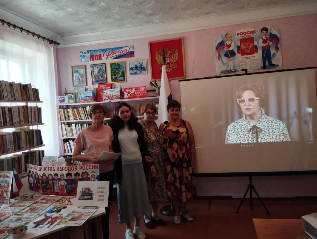 Женщины против неонацизма. Женщины – за мир! Женщины против неонацизма. Женщины – за мир!