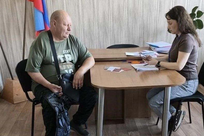 Социальная защита рядом: специалисты Республиканского центра провели выездной приём жителей Червонопартизанска Социальная защита рядом: специалисты Республиканского центра провели выездной приём жителей Червонопартизанска