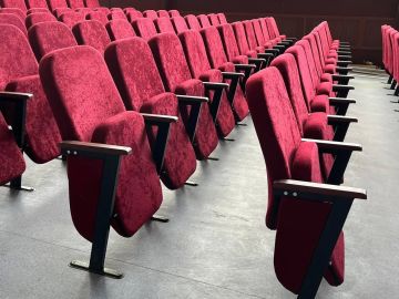 В Марковском ДК установили новые кресла