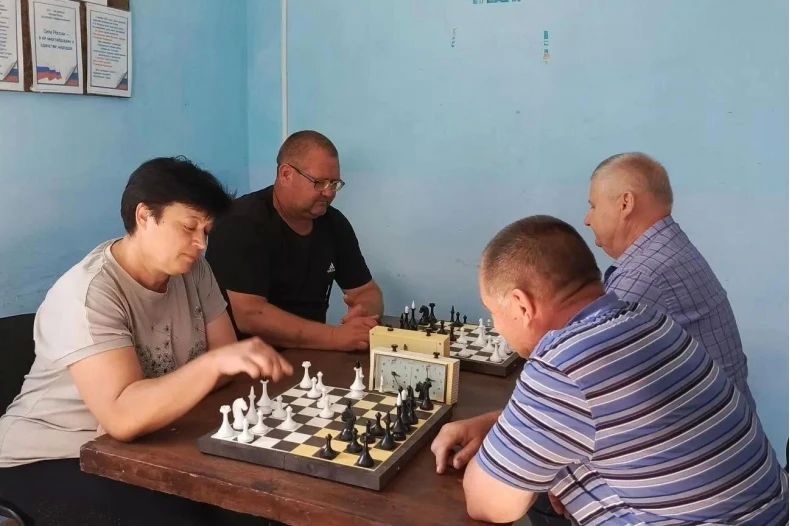 Турнир по шахматам среди старшего поколения провели в селе Дарьино-Ермаковка