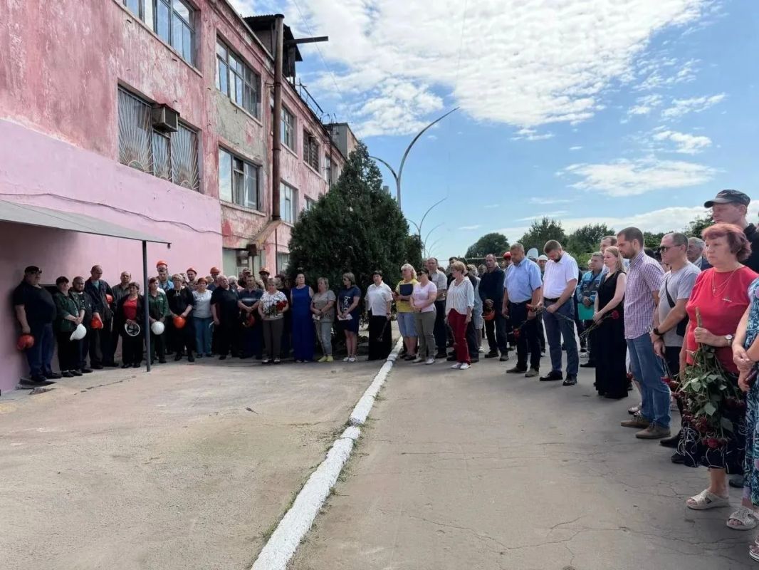 Константин Бутримов: «Здесь работали Герои»: на «ЛУГАМАШ» навечно прописались шесть защитников Отечества Константин Бутримов: «Здесь работали Герои»: на «ЛУГАМАШ» навечно прописались шесть защитников Отечества