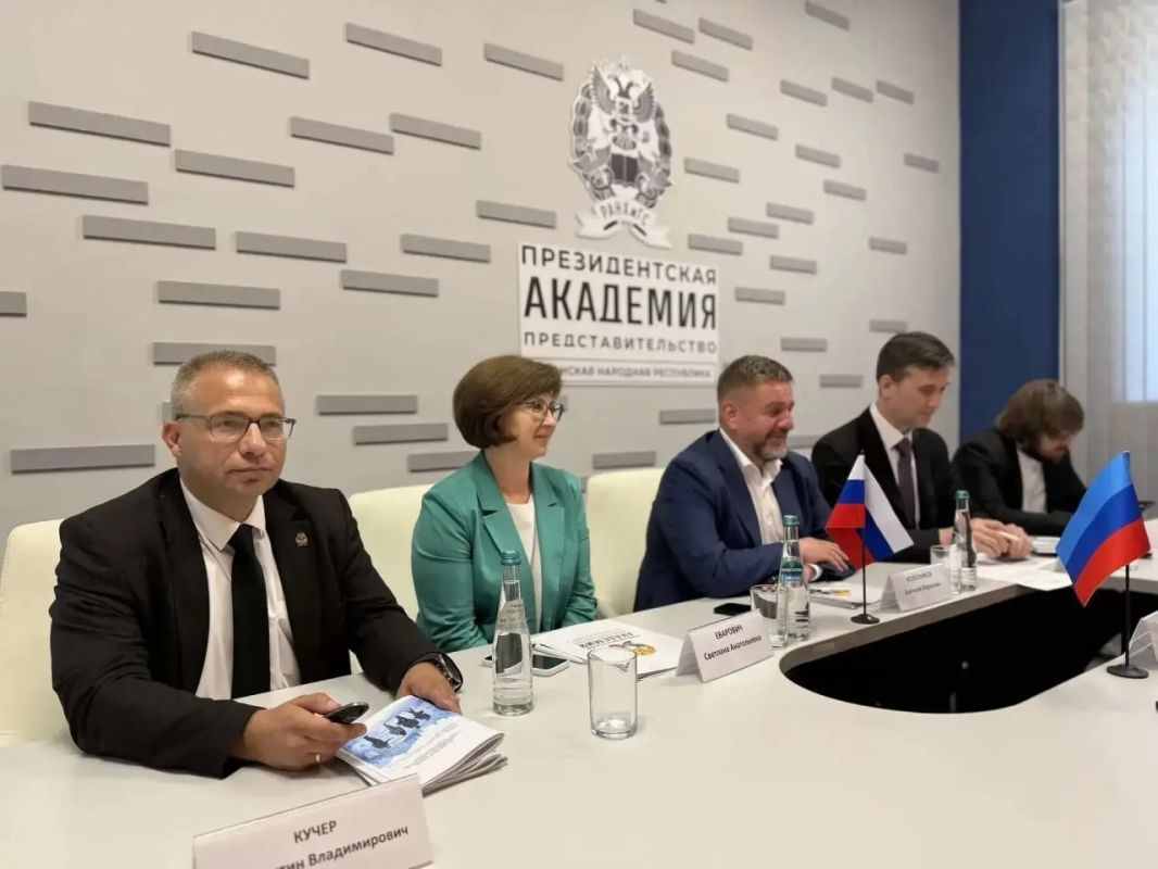 В Представительстве Президентской академии в ЛНР прошло совещание по вопросам реализации образовательных, кадровых и управленческих инициатив на территории региона