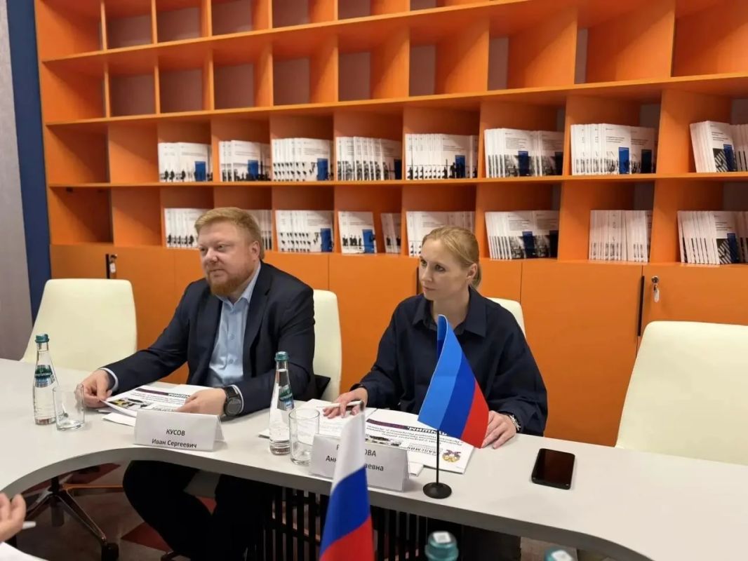 В Представительстве Президентской академии в ЛНР прошло совещание по вопросам реализации образовательных, кадровых и управленческих инициатив на территории региона В Представительстве Президентской академии в ЛНР прошло совещание по вопросам реализации образовательных, кадровых и управленческих инициатив на территории региона
