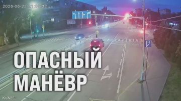 Дрифт на BMW в центре Луганска закончился ударом о припаркованную машину