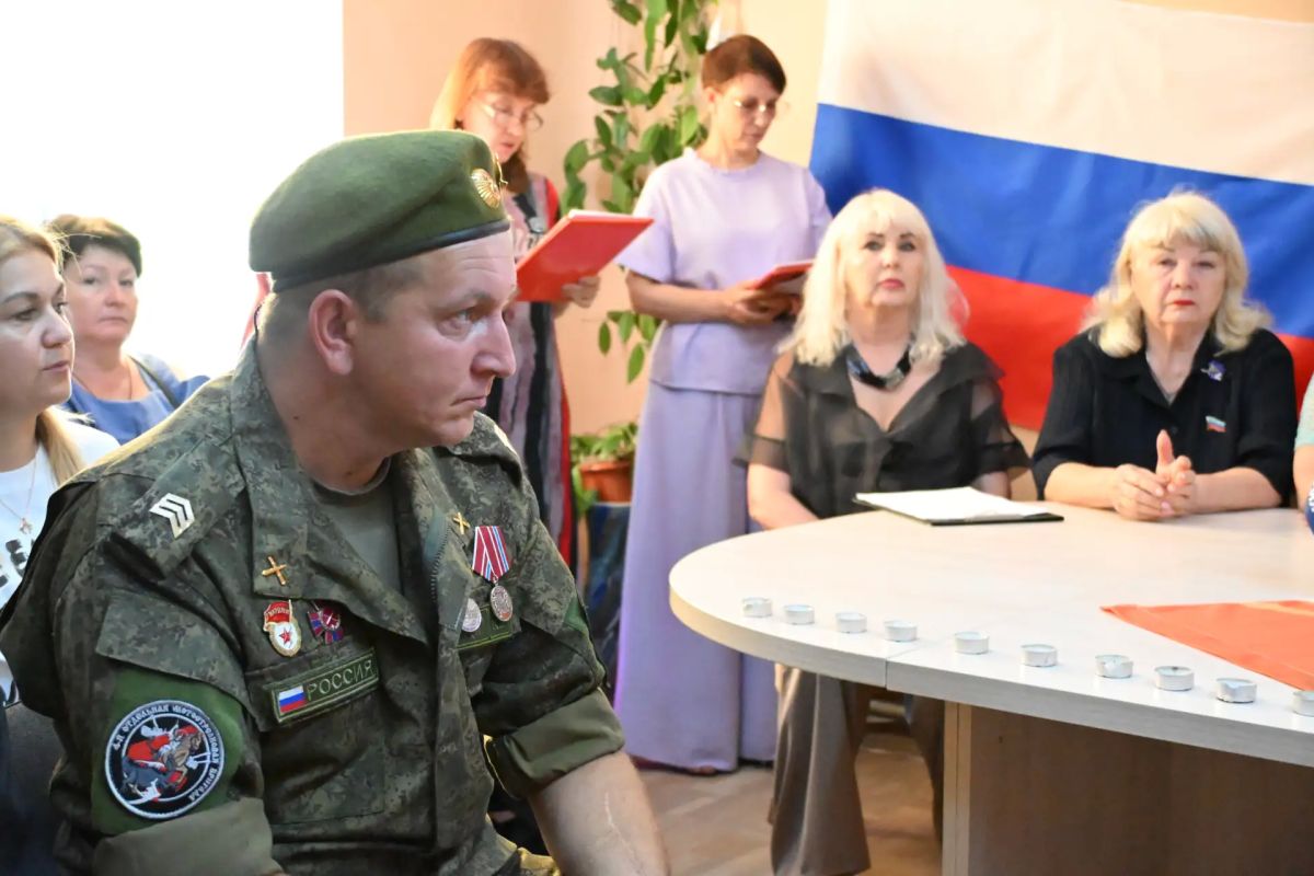 «Чтобы не забыть – надо знать и помнить»: в Брянке почтили ветеранов боевых действий «Чтобы не забыть – надо знать и помнить»: в Брянке почтили ветеранов боевых действий