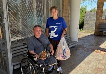 В День ветеранов боевых действий единороссы Алчевска навестили защитника Алексея Шепелевича