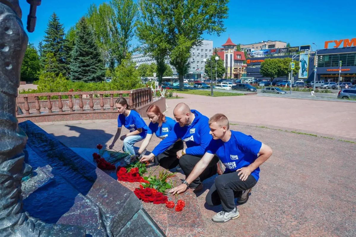 В Луганске почтили память ветеранов боевых действий (фоторепортаж) В Луганске почтили память ветеранов боевых действий (фоторепортаж)