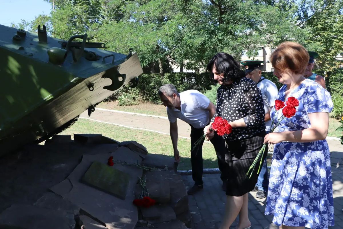 Глава Лутугинского округа встретился с ветеранами боевых действий в памятный день Глава Лутугинского округа встретился с ветеранами боевых действий в памятный день