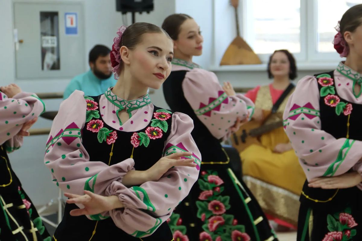 За кулисами. Артистам Луганской академической филармонии создали комфортные условия для репетиционного процесса Масштабная модернизация проводится при поддержке Президентского фонда культурных инициатив и Региональной...