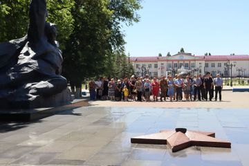 На мемориальном комплексе «Вечный огонь» прошло торжественное возложение цветов, приуроченное ко Дню ветеранов боевых действий