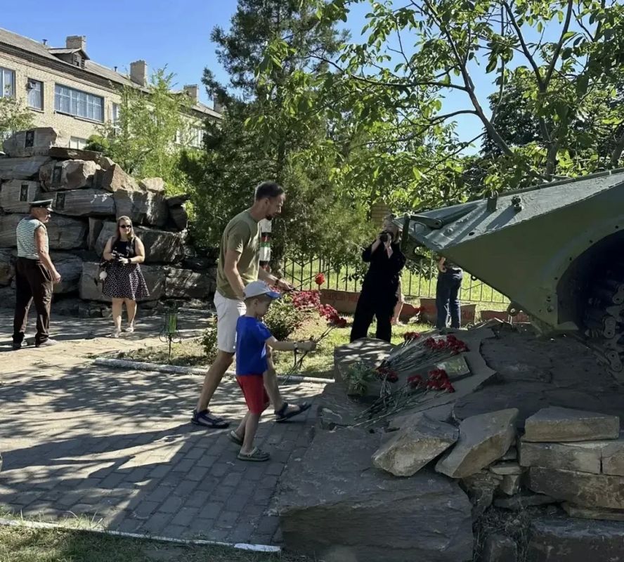 Никто не забыт: в Лутугино почтили ветеранов боевых действий Никто не забыт: в Лутугино почтили ветеранов боевых действий