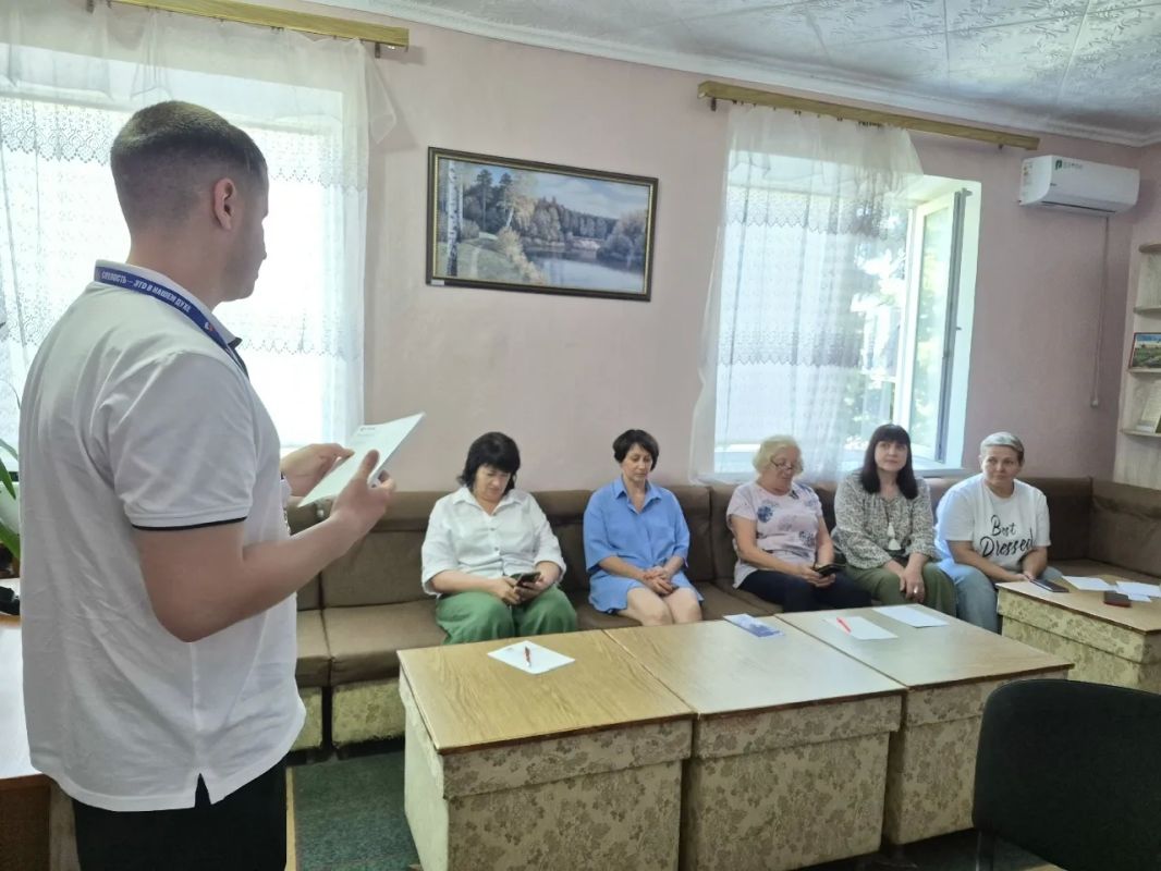 Сотрудники Лутугинской библиотеки повысили финансовую грамотность в рамках эстафеты «Мои финансы» Сотрудники Лутугинской библиотеки повысили финансовую грамотность в рамках эстафеты «Мои финансы»