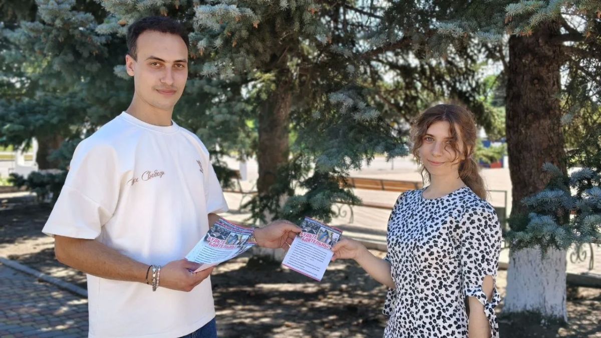 1 июня специалисты Новоайдарского районного дома культуры провёли акцию «Наш мир без терроризма» для жителей Новоайдара 1 июня специалисты Новоайдарского районного дома культуры провёли акцию «Наш мир без терроризма» для жителей Новоайдара