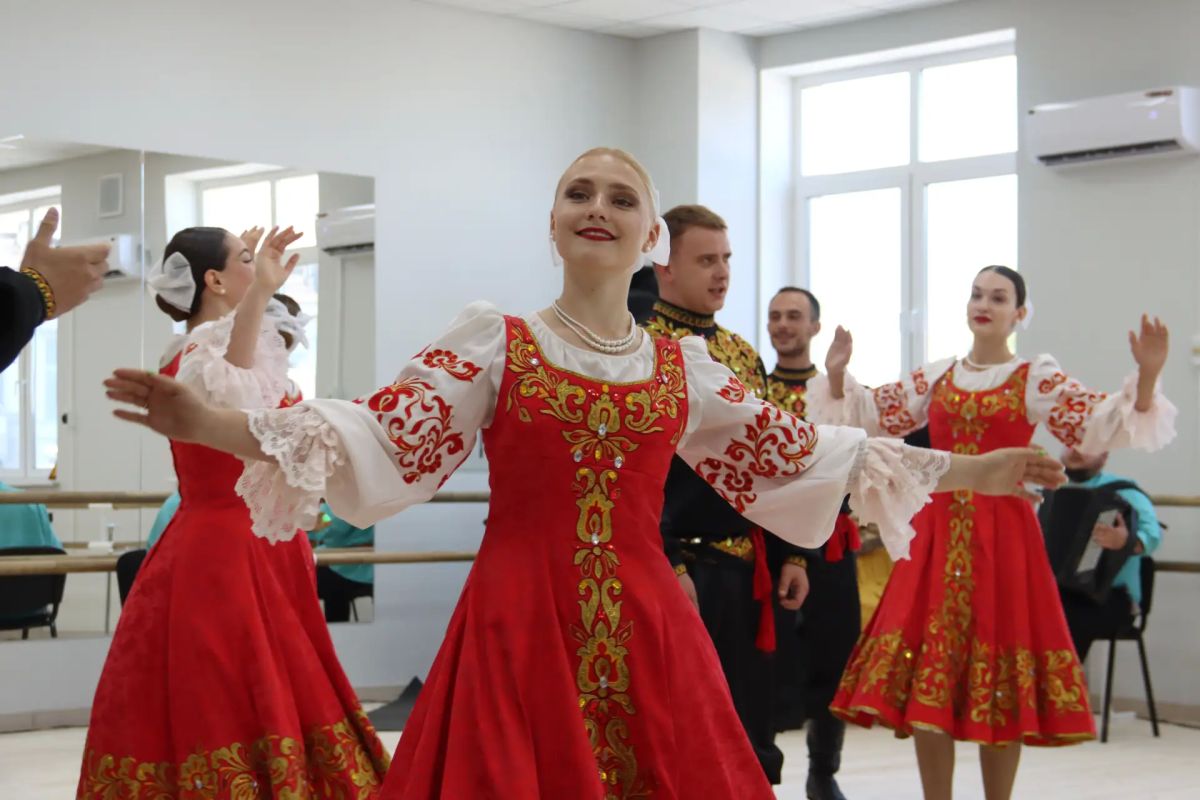 За кулисами. Артистам Луганской академической филармонии создали комфортные условия для репетиционного процесса Масштабная модернизация проводится при поддержке Президентского фонда культурных инициатив и Региональной... За кулисами. Артистам Луганской академической филармонии создали комфортные условия для репетиционного процесса Масштабная модернизация проводится при поддержке Президентского фонда культурных инициатив и Региональной...