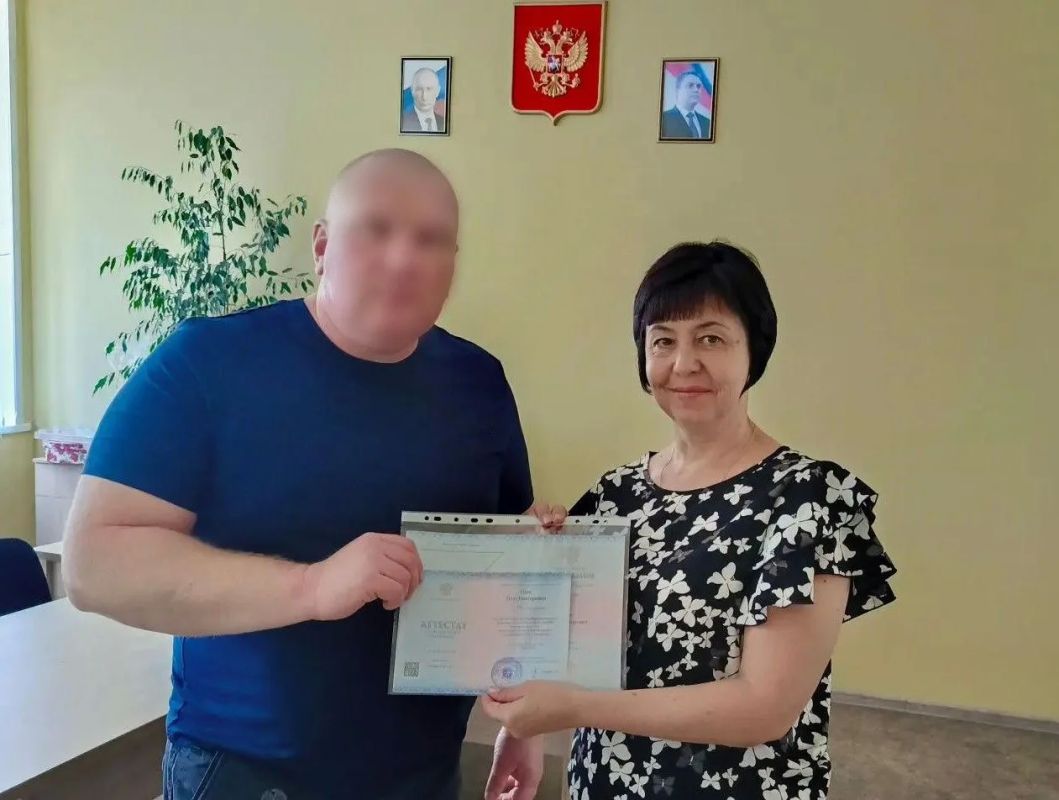 В СИЗО-2 и ИЦ-1 УФСИН России по ЛНР прошло торжественное вручение аттестатов о среднем общем образовании В СИЗО-2 и ИЦ-1 УФСИН России по ЛНР прошло торжественное вручение аттестатов о среднем общем образовании