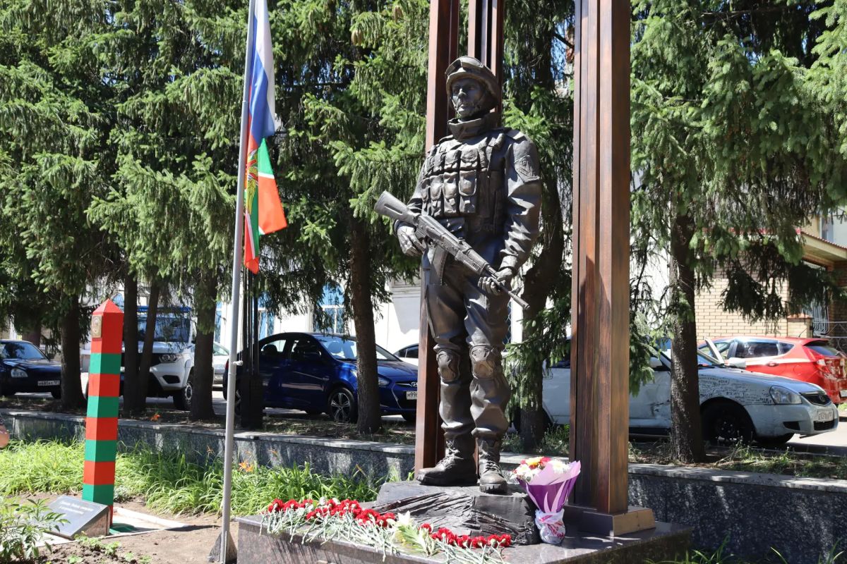 На мемориальном комплексе «Вечный огонь» прошло торжественное возложение цветов, приуроченное ко Дню ветеранов боевых действий На мемориальном комплексе «Вечный огонь» прошло торжественное возложение цветов, приуроченное ко Дню ветеранов боевых действий