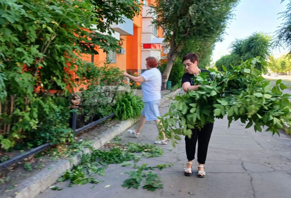 В Северодонецке состоялся общегородской субботник В Северодонецке состоялся общегородской субботник