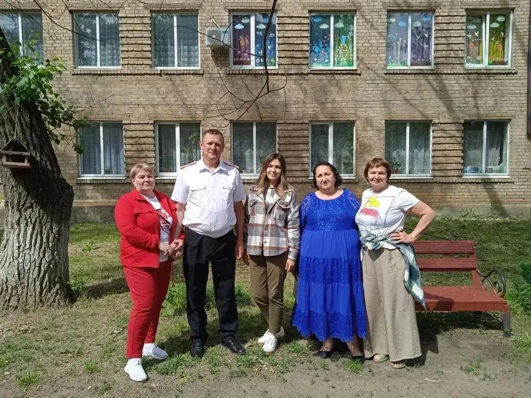 Волонтеры из Кореновского района доставили гуманитарный груз в Краснодонский учебно-воспитательный комплекс «Забота»