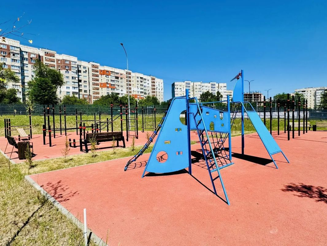 Представители депутатского корпуса, системы образования и общественных организаций посетили пришкольный лагерь, действующий на базе школы №60 города Луганска, с целью оценки условий отдыха, безопасности и организации досуга... Представители депутатского корпуса, системы образования и общественных организаций посетили пришкольный лагерь, действующий на базе школы №60 города Луганска, с целью оценки условий отдыха, безопасности и организации досуга...